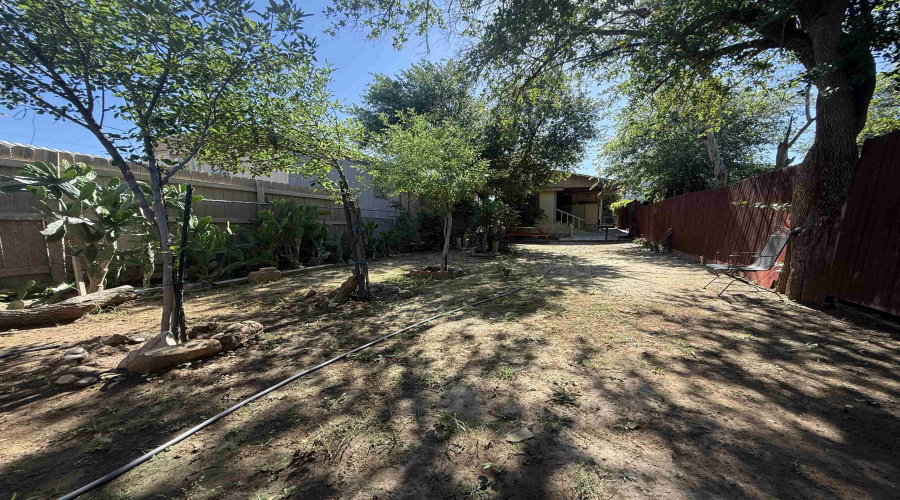 2414 Sanders Ave, Laredo, Texas 78043, 2 Bedrooms Bedrooms, 5 Rooms Rooms,1 BathroomBathrooms,Residential,For Rent,2414 Sanders Ave,20262252