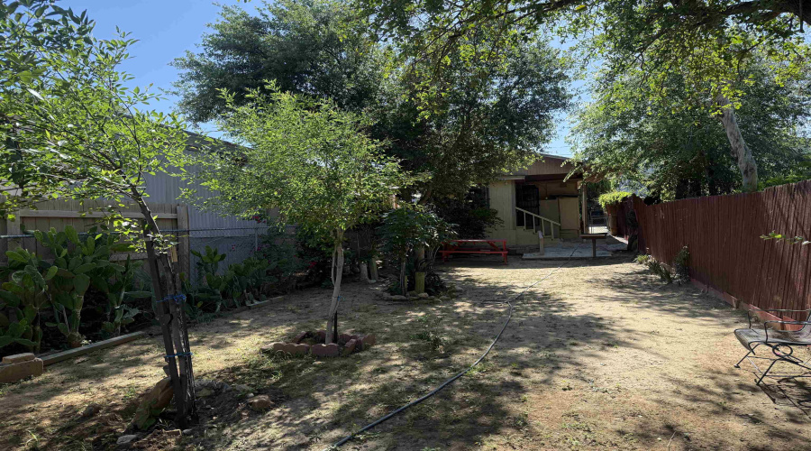 2414 Sanders Ave, Laredo, Texas 78043, 2 Bedrooms Bedrooms, 5 Rooms Rooms,1 BathroomBathrooms,Residential,For Rent,2414 Sanders Ave,20262252