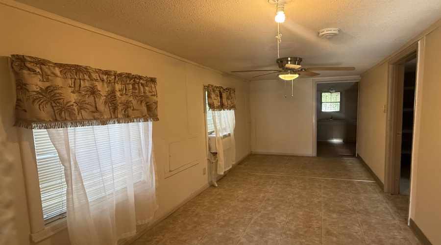 2414 Sanders Ave, Laredo, Texas 78043, 2 Bedrooms Bedrooms, 5 Rooms Rooms,1 BathroomBathrooms,Residential,For Rent,2414 Sanders Ave,20262252