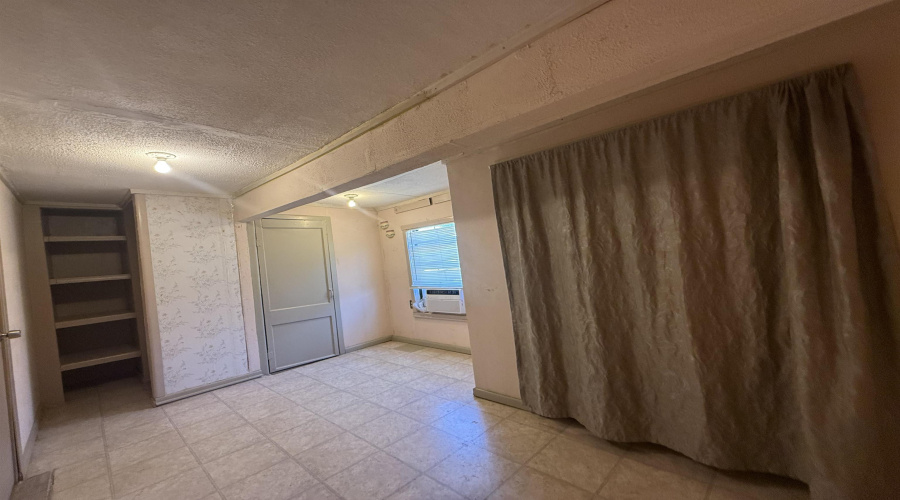 2414 Sanders Ave, Laredo, Texas 78043, 2 Bedrooms Bedrooms, 5 Rooms Rooms,1 BathroomBathrooms,Residential,For Rent,2414 Sanders Ave,20262252