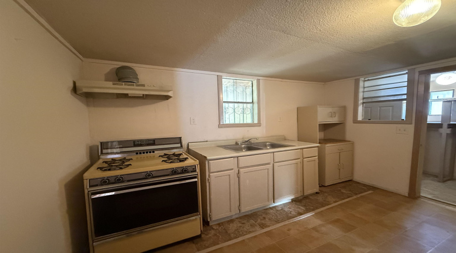 2414 Sanders Ave, Laredo, Texas 78043, 2 Bedrooms Bedrooms, 5 Rooms Rooms,1 BathroomBathrooms,Residential,For Rent,2414 Sanders Ave,20262252