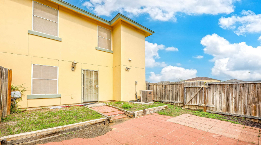 1000 Ranchway Dr, LAREDO, Texas 78041, 3 Bedrooms Bedrooms, 6 Rooms Rooms,3 BathroomsBathrooms,Residential,For Rent,1000 Ranchway Dr,20262254