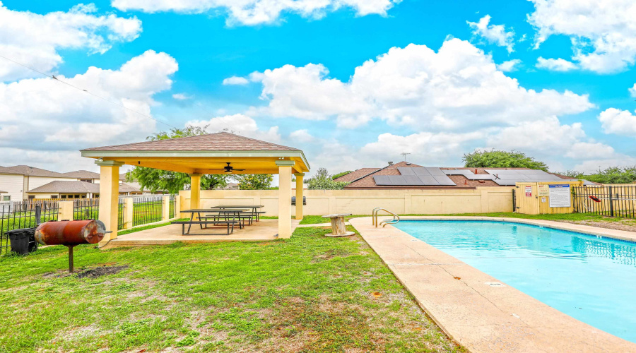 1000 Ranchway Dr, LAREDO, Texas 78041, 3 Bedrooms Bedrooms, 6 Rooms Rooms,3 BathroomsBathrooms,Residential,For Rent,1000 Ranchway Dr,20262254