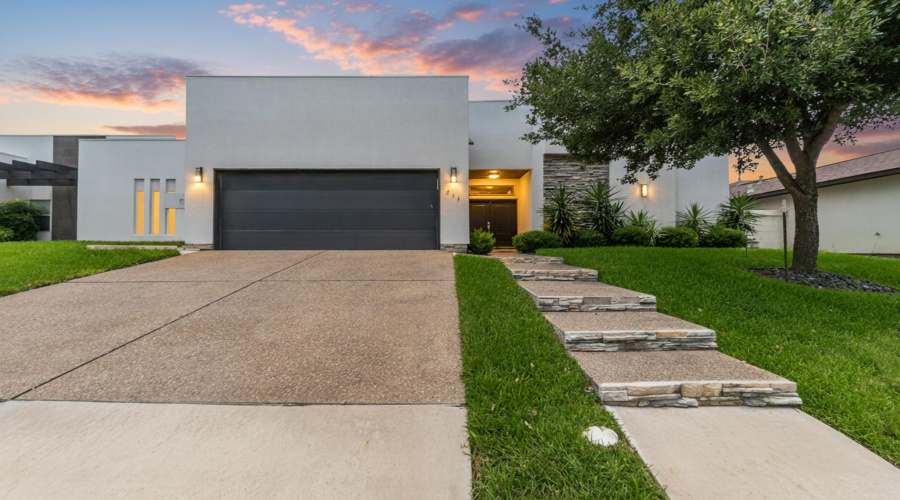214 Bluff Oak Dr, Laredo, Texas 78045, 3 Bedrooms Bedrooms, 3 Rooms Rooms,3 BathroomsBathrooms,Residential,For Sale,214 Bluff Oak Dr,20262255
