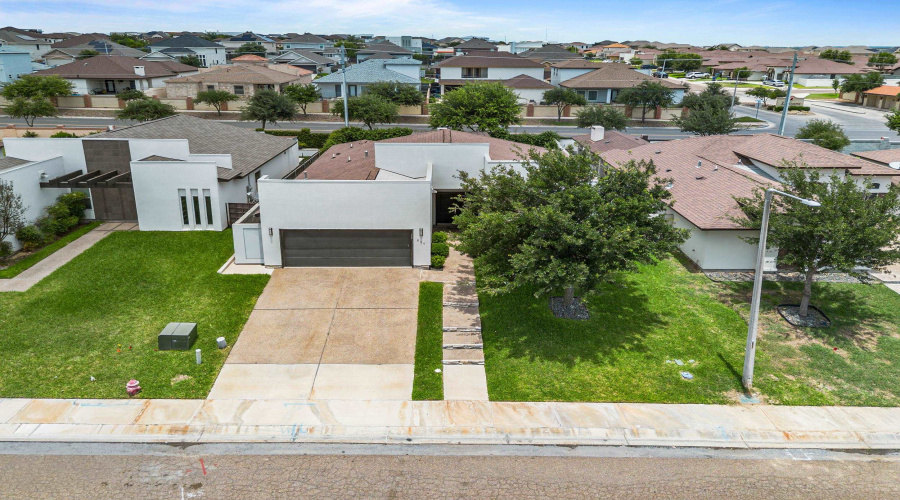 214 Bluff Oak Dr, Laredo, Texas 78045, 3 Bedrooms Bedrooms, 3 Rooms Rooms,3 BathroomsBathrooms,Residential,For Sale,214 Bluff Oak Dr,20262255