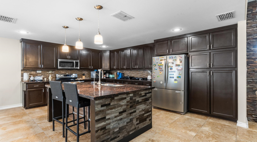 214 Bluff Oak Dr, Laredo, Texas 78045, 3 Bedrooms Bedrooms, 3 Rooms Rooms,3 BathroomsBathrooms,Residential,For Sale,214 Bluff Oak Dr,20262255