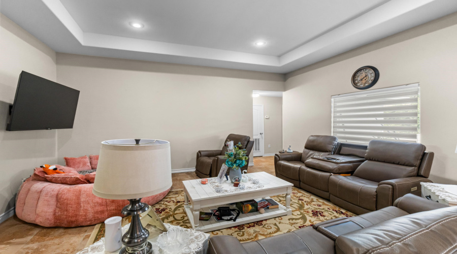 214 Bluff Oak Dr, Laredo, Texas 78045, 3 Bedrooms Bedrooms, 3 Rooms Rooms,3 BathroomsBathrooms,Residential,For Sale,214 Bluff Oak Dr,20262255