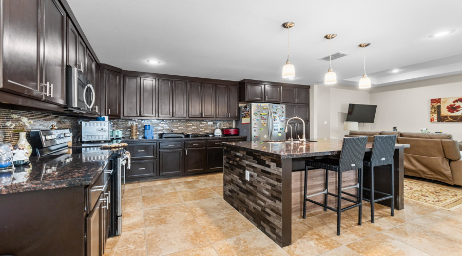 214 Bluff Oak Dr, Laredo, Texas 78045, 3 Bedrooms Bedrooms, 3 Rooms Rooms,3 BathroomsBathrooms,Residential,For Sale,214 Bluff Oak Dr,20262255