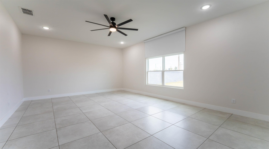 3924 Sun Valley Dr., Laredo, Texas 78045, 4 Bedrooms Bedrooms, 5 Rooms Rooms,3 BathroomsBathrooms,Residential,For Sale,3924 Sun Valley Dr.,20262268