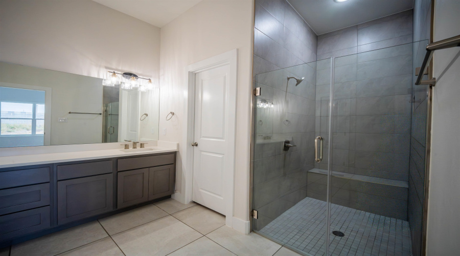 3924 Sun Valley Dr., Laredo, Texas 78045, 4 Bedrooms Bedrooms, 5 Rooms Rooms,3 BathroomsBathrooms,Residential,For Sale,3924 Sun Valley Dr.,20262268