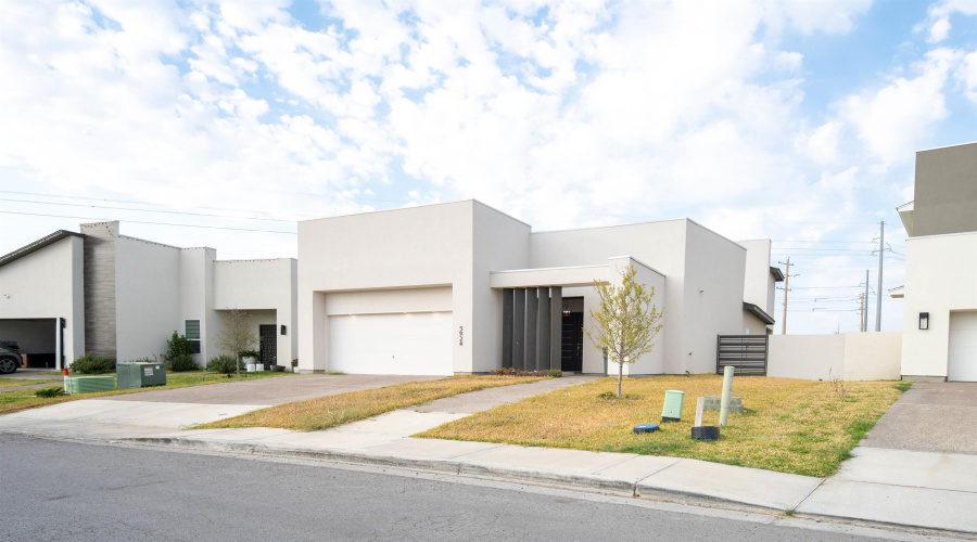 3924 Sun Valley Dr., Laredo, Texas 78045, 4 Bedrooms Bedrooms, 5 Rooms Rooms,3 BathroomsBathrooms,Residential,For Sale,3924 Sun Valley Dr.,20262268
