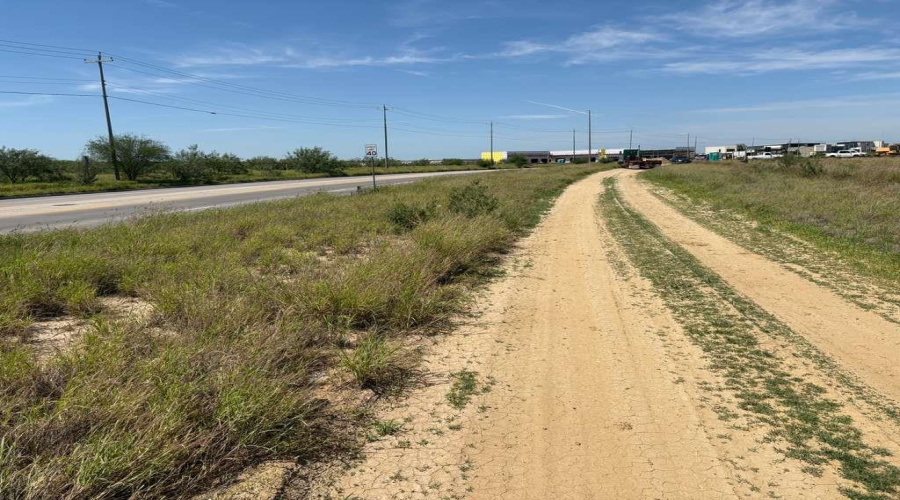 7308 Bartlett Ave, LAREDO, Texas 78041-2970, 11 Rooms Rooms,Commercial retail/office,For Sale,7308 Bartlett Ave,20262259