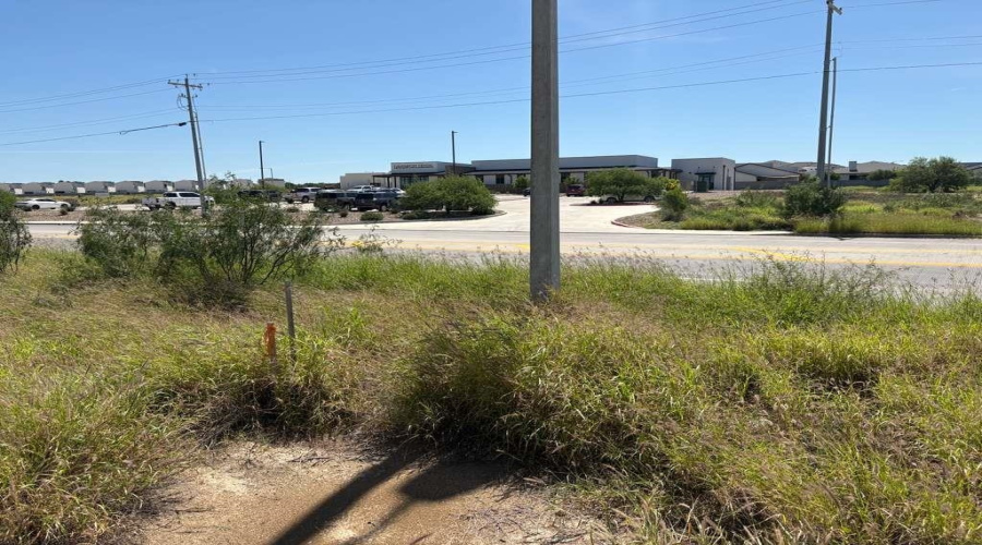 7308 Bartlett Ave, LAREDO, Texas 78041-2970, 11 Rooms Rooms,Commercial retail/office,For Sale,7308 Bartlett Ave,20262260