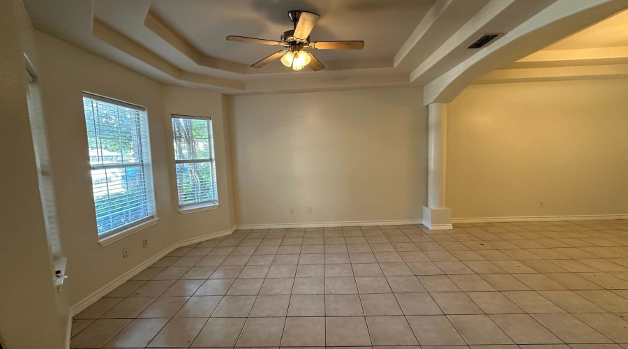 8416 Springfield Ave, Laredo, Texas 78045, 3 Bedrooms Bedrooms, 4 Rooms Rooms,2 BathroomsBathrooms,Residential,For Rent,8416 Springfield Ave,20262269