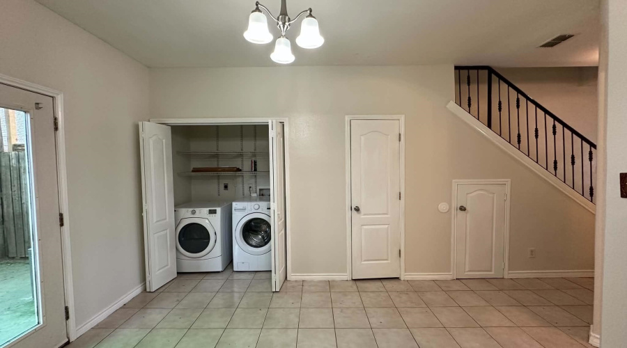 8416 Springfield Ave, Laredo, Texas 78045, 3 Bedrooms Bedrooms, 4 Rooms Rooms,2 BathroomsBathrooms,Residential,For Rent,8416 Springfield Ave,20262269