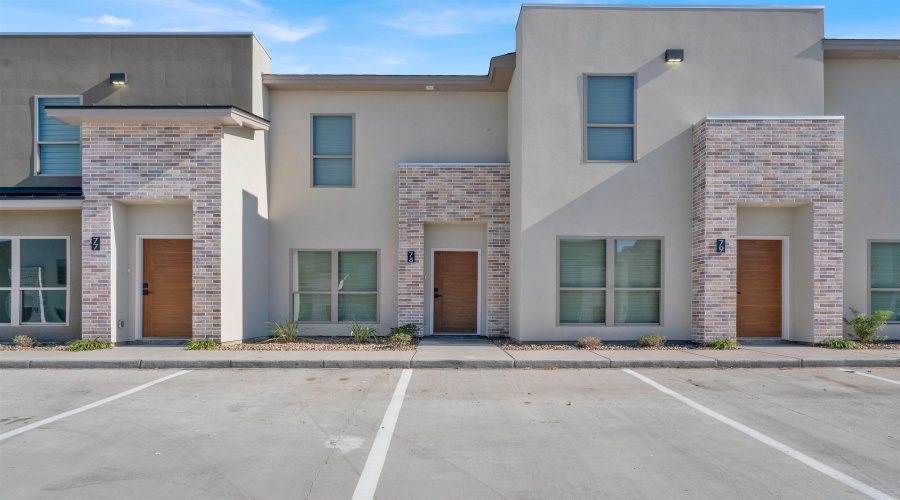 7613 King Arthurs Ct, Laredo, Texas 78041, 1 Bedroom Bedrooms, 1 Room Rooms,1 BathroomBathrooms,Residential,For Rent,7613 King Arthurs Ct,20262276