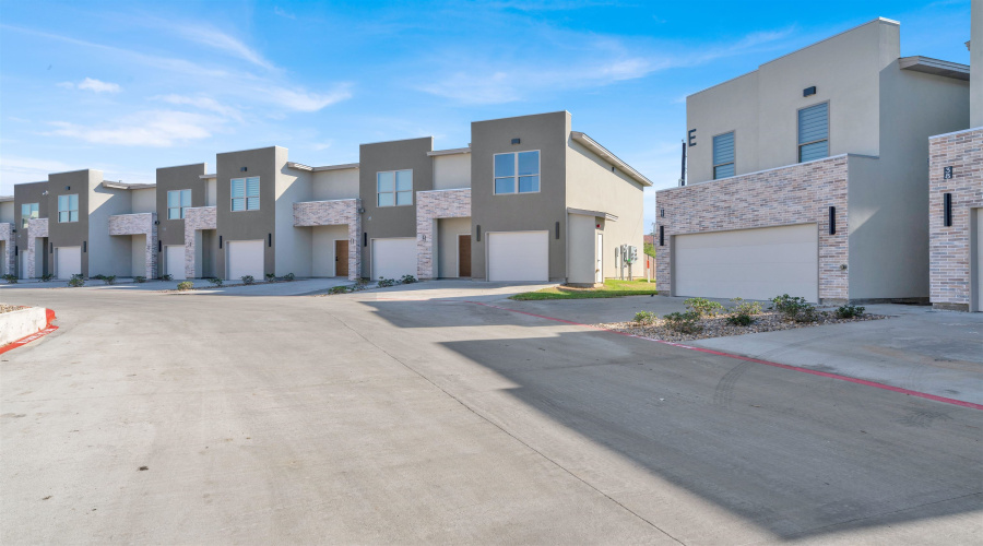 7613 King Arthurs Ct, Laredo, Texas 78041, 1 Bedroom Bedrooms, 1 Room Rooms,1 BathroomBathrooms,Residential,For Rent,7613 King Arthurs Ct,20262276