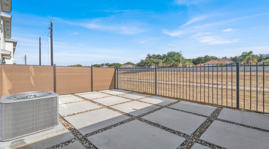 7613 King Arthurs Ct, Laredo, Texas 78041, 3 Bedrooms Bedrooms, 1 Room Rooms,2 BathroomsBathrooms,Residential,For Rent,7613 King Arthurs Ct,20262282
