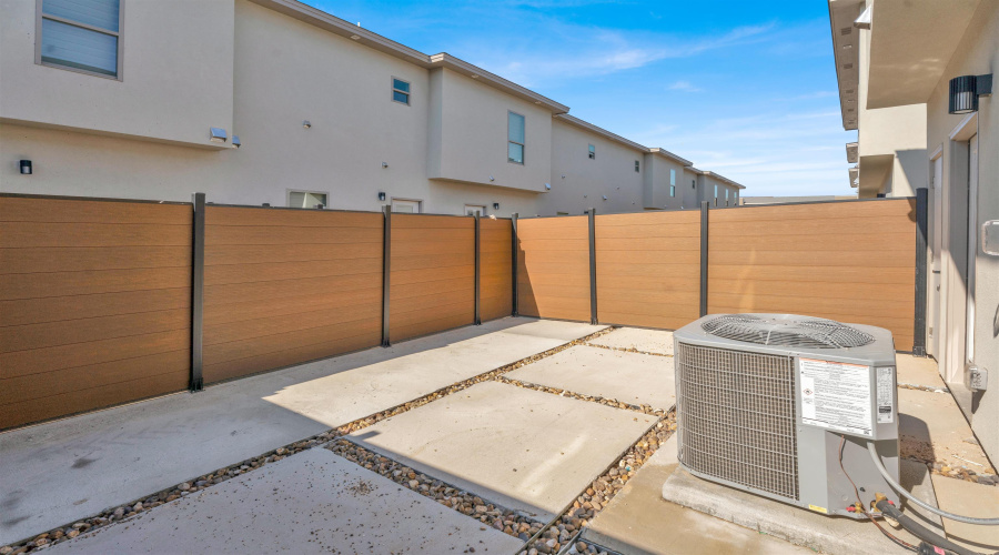 7613 King Arthurs Ct, Laredo, Texas 78041, 3 Bedrooms Bedrooms, 1 Room Rooms,2 BathroomsBathrooms,Residential,For Rent,7613 King Arthurs Ct,20262286