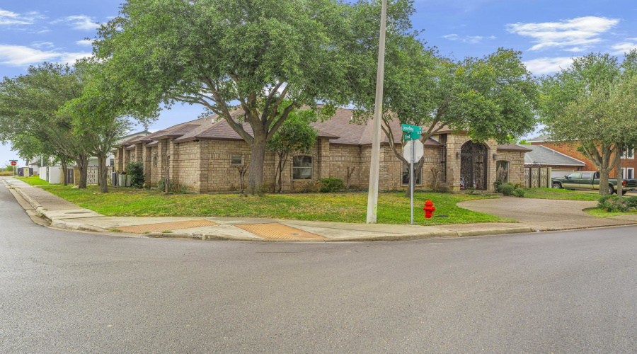 3625 Josefina Dr, Laredo, Texas 78041, 4 Bedrooms Bedrooms, 6 Rooms Rooms,3 BathroomsBathrooms,Residential,For Sale,3625 Josefina Dr,20262291