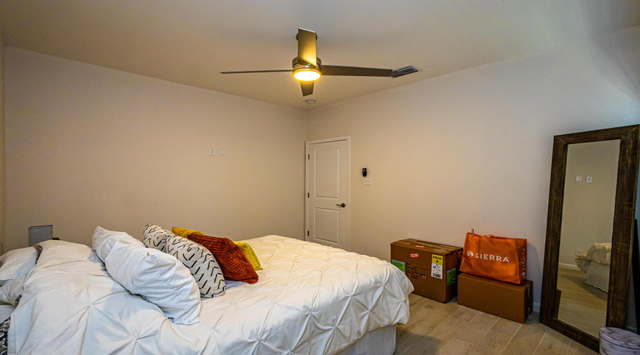 1428 Los Estribos Dr., Laredo, Texas 78046, 3 Bedrooms Bedrooms, 6 Rooms Rooms,2 BathroomsBathrooms,Residential,For Sale,1428 Los Estribos Dr.,20262314