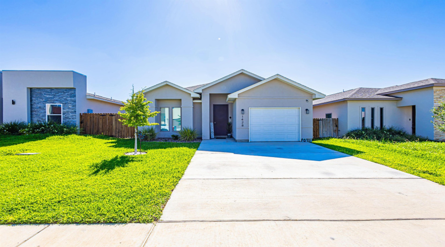 1428 Los Estribos Dr., Laredo, Texas 78046, 3 Bedrooms Bedrooms, 6 Rooms Rooms,2 BathroomsBathrooms,Residential,For Sale,1428 Los Estribos Dr.,20262314