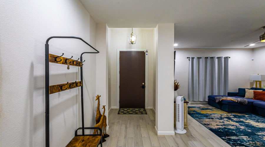 1428 Los Estribos Dr., Laredo, Texas 78046, 3 Bedrooms Bedrooms, 6 Rooms Rooms,2 BathroomsBathrooms,Residential,For Sale,1428 Los Estribos Dr.,20262314