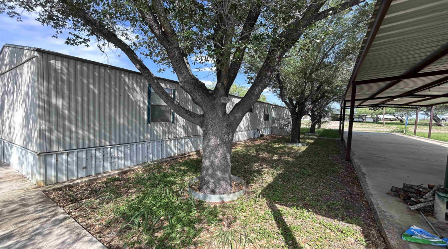 132 N. Jab Dr., Zapata, Texas 78076, 3 Bedrooms Bedrooms, 5 Rooms Rooms,2 BathroomsBathrooms,Residential,For Sale,132 N. Jab Dr.,20262317