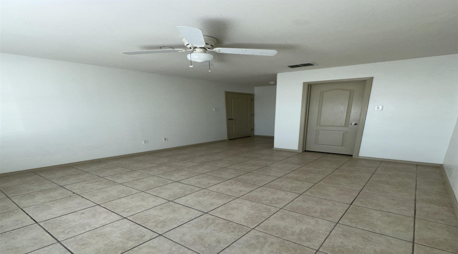 1610 E Plum St, Laredo, Texas 78043, 2 Bedrooms Bedrooms, 3 Rooms Rooms,1 BathroomBathrooms,Residential,For Rent,1610 E Plum St,20262320