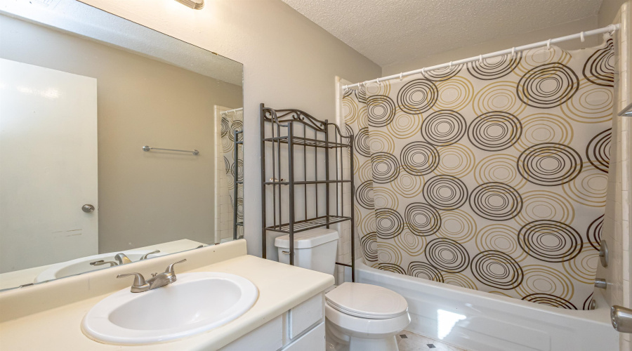 100 E Hillside Rd, LAREDO, Texas 78041, 1 Bedroom Bedrooms, 3 Rooms Rooms,1 BathroomBathrooms,Residential,For Rent,100 E Hillside Rd,20262324