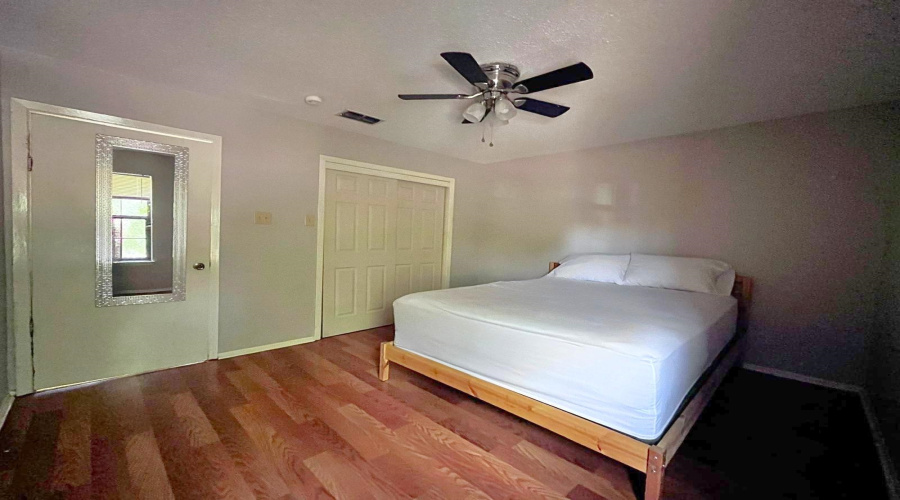 100 E Hillside Rd, LAREDO, Texas 78041, 1 Bedroom Bedrooms, 3 Rooms Rooms,1 BathroomBathrooms,Residential,For Rent,100 E Hillside Rd,20262324