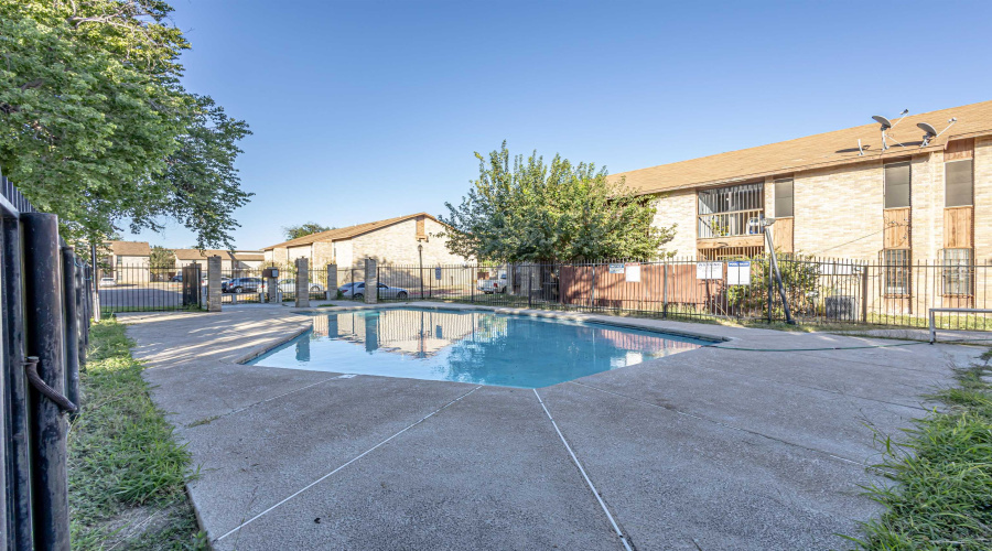 100 E Hillside Rd, LAREDO, Texas 78041, 1 Bedroom Bedrooms, 3 Rooms Rooms,1 BathroomBathrooms,Residential,For Rent,100 E Hillside Rd,20262324