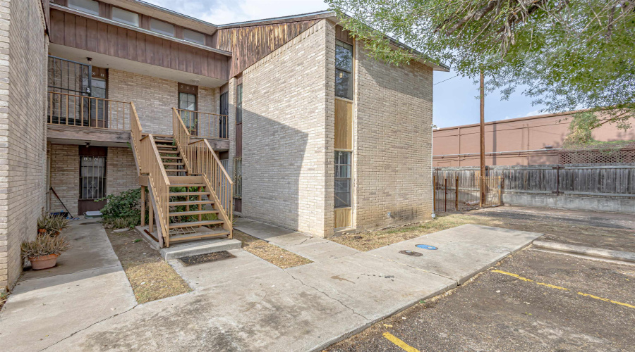 100 E Hillside Rd, LAREDO, Texas 78041, 1 Bedroom Bedrooms, 3 Rooms Rooms,1 BathroomBathrooms,Residential,For Rent,100 E Hillside Rd,20262324