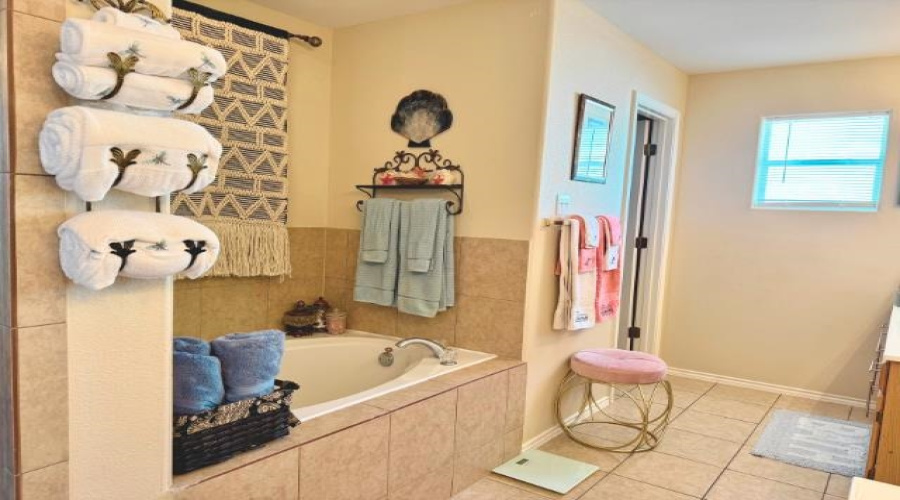 107 Castellanos Ct, laredo, Texas 78045, 4 Bedrooms Bedrooms, 6 Rooms Rooms,3 BathroomsBathrooms,Residential,For Sale,107 Castellanos Ct,20262327