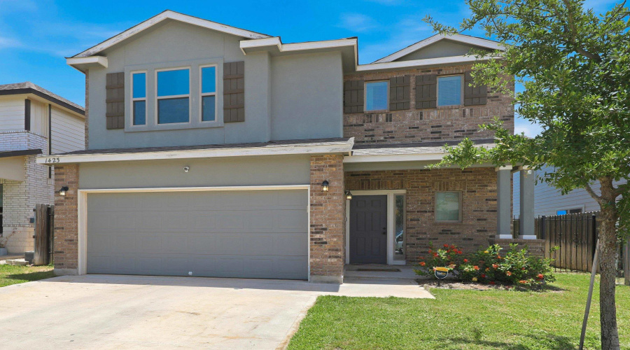 1423 Sambar Lp, Laredo, Texas 78045, 4 Bedrooms Bedrooms, 8 Rooms Rooms,3 BathroomsBathrooms,Residential,For Sale,1423 Sambar Lp,20262330
