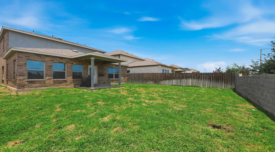 1423 Sambar Lp, Laredo, Texas 78045, 4 Bedrooms Bedrooms, 8 Rooms Rooms,3 BathroomsBathrooms,Residential,For Sale,1423 Sambar Lp,20262330