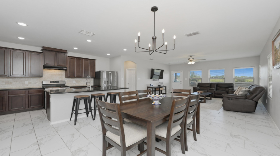 1423 Sambar Lp, Laredo, Texas 78045, 4 Bedrooms Bedrooms, 8 Rooms Rooms,3 BathroomsBathrooms,Residential,For Sale,1423 Sambar Lp,20262330