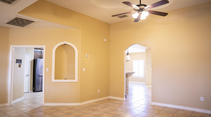 415 Starling Creek Lp, Laredo, Texas 78045, 3 Bedrooms Bedrooms, 5 Rooms Rooms,2 BathroomsBathrooms,Residential,For Rent,415 Starling Creek Lp,20262332