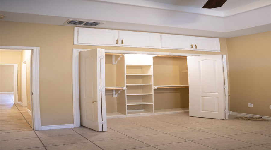 415 Starling Creek Lp, Laredo, Texas 78045, 3 Bedrooms Bedrooms, 5 Rooms Rooms,2 BathroomsBathrooms,Residential,For Rent,415 Starling Creek Lp,20262332