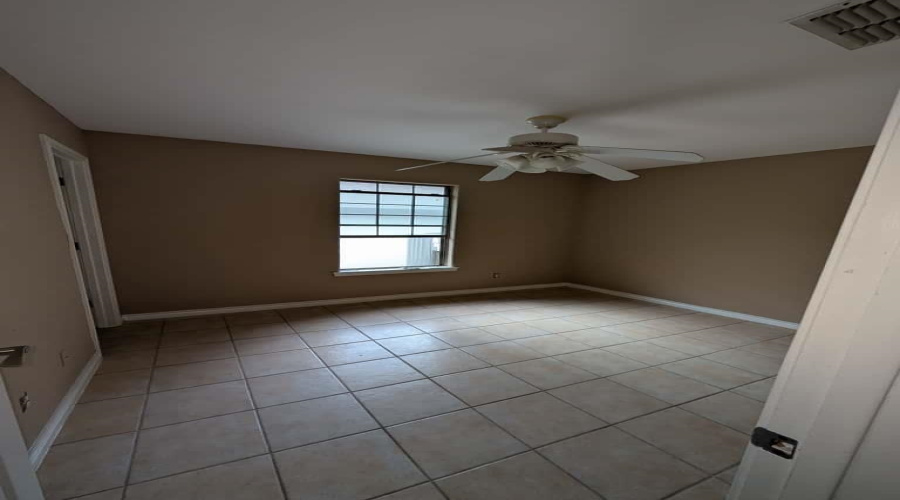316 Cinnamon Teal Lp, Laredo, Texas 78045-4118, 4 Bedrooms Bedrooms, 6 Rooms Rooms,3 BathroomsBathrooms,Residential,For Sale,316 Cinnamon Teal Lp,20262334