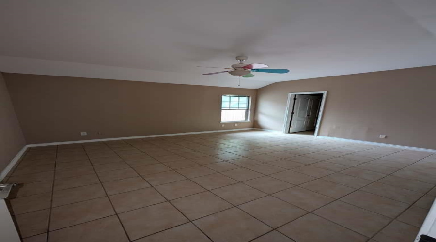 316 Cinnamon Teal Lp, Laredo, Texas 78045-4118, 4 Bedrooms Bedrooms, 6 Rooms Rooms,3 BathroomsBathrooms,Residential,For Sale,316 Cinnamon Teal Lp,20262334