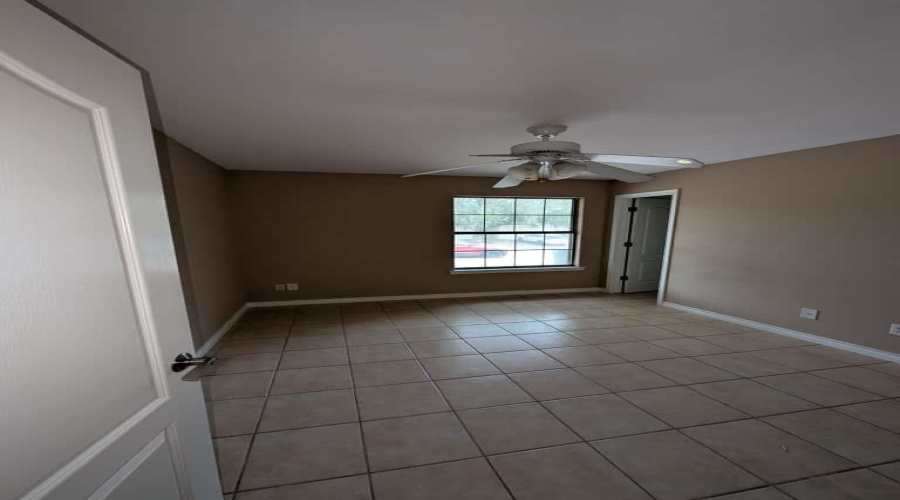 316 Cinnamon Teal Lp, Laredo, Texas 78045-4118, 4 Bedrooms Bedrooms, 6 Rooms Rooms,3 BathroomsBathrooms,Residential,For Sale,316 Cinnamon Teal Lp,20262334