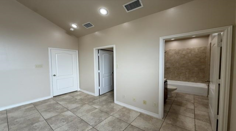 710 Alta Vista Dr, Laredo, Texas 78041, 2 Bedrooms Bedrooms, 4 Rooms Rooms,2 BathroomsBathrooms,Residential,For Rent,710 Alta Vista Dr,20262335