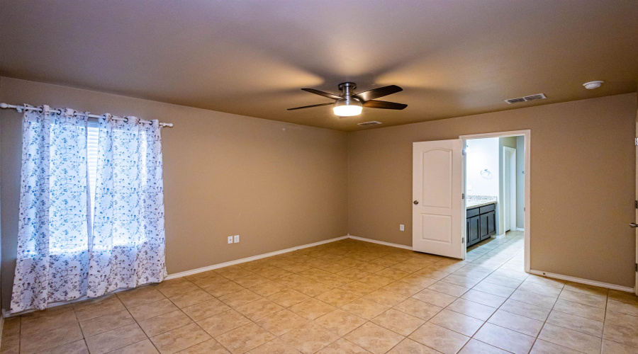 1631 Ann Harbor St, Laredo, Texas 78045, 4 Bedrooms Bedrooms, 5 Rooms Rooms,2 BathroomsBathrooms,Residential,For Sale,1631 Ann Harbor St,20262341