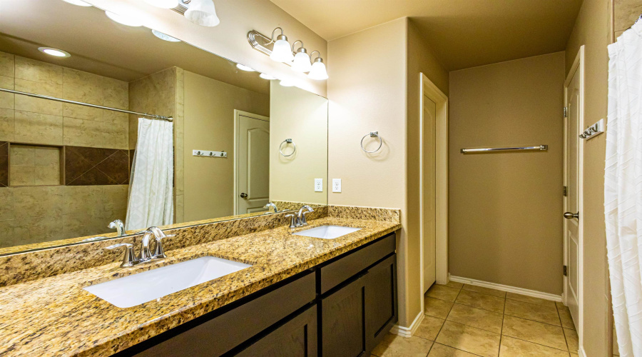 1631 Ann Harbor St, Laredo, Texas 78045, 4 Bedrooms Bedrooms, 5 Rooms Rooms,2 BathroomsBathrooms,Residential,For Sale,1631 Ann Harbor St,20262341