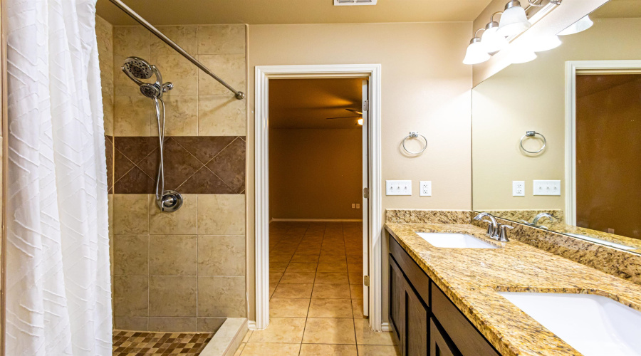 1631 Ann Harbor St, Laredo, Texas 78045, 4 Bedrooms Bedrooms, 5 Rooms Rooms,2 BathroomsBathrooms,Residential,For Sale,1631 Ann Harbor St,20262341
