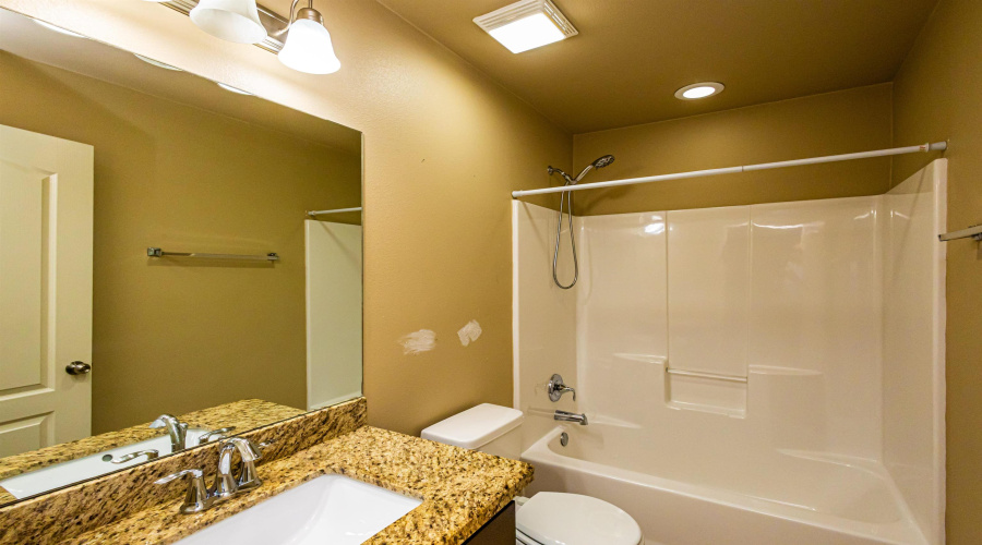 1631 Ann Harbor St, Laredo, Texas 78045, 4 Bedrooms Bedrooms, 5 Rooms Rooms,2 BathroomsBathrooms,Residential,For Sale,1631 Ann Harbor St,20262341