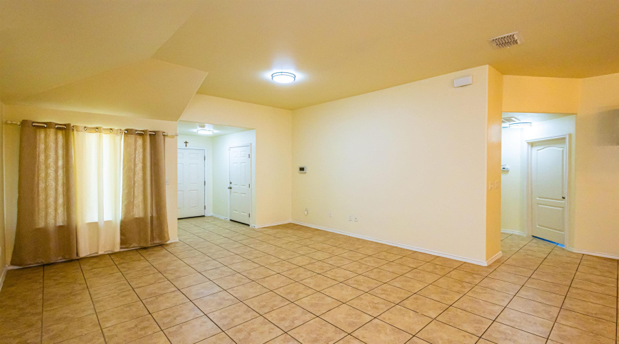 1631 Ann Harbor St, Laredo, Texas 78045, 4 Bedrooms Bedrooms, 5 Rooms Rooms,2 BathroomsBathrooms,Residential,For Sale,1631 Ann Harbor St,20262341