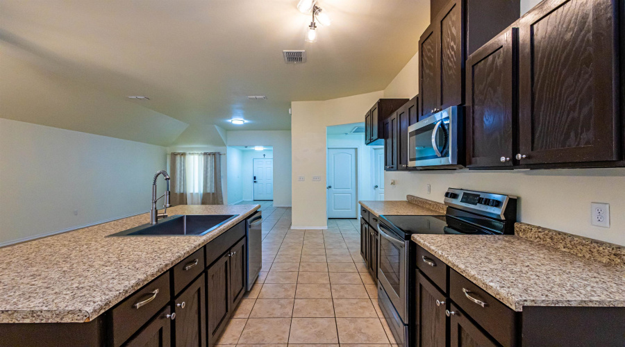 1631 Ann Harbor St, Laredo, Texas 78045, 4 Bedrooms Bedrooms, 5 Rooms Rooms,2 BathroomsBathrooms,Residential,For Sale,1631 Ann Harbor St,20262341