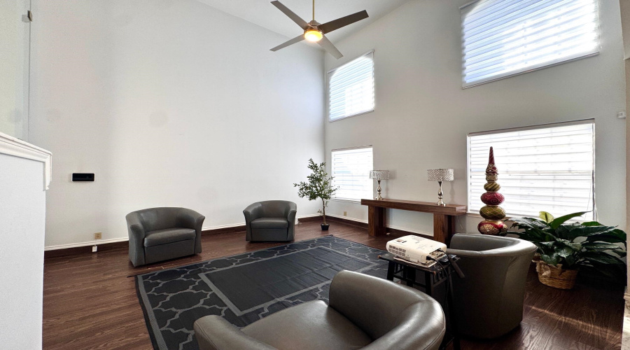 128 Tamarack Lp, LAREDO, Texas 78045, 3 Bedrooms Bedrooms, 6 Rooms Rooms,3 BathroomsBathrooms,Residential,For Sale,128 Tamarack Lp,20262342
